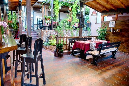 Bistro b'41