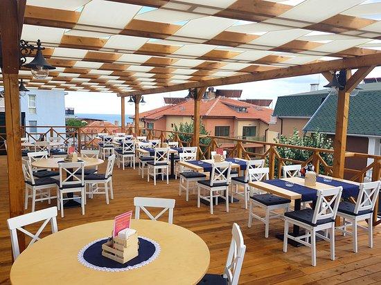 Bar & Pizza & BBQ "Viktoria" Terrace